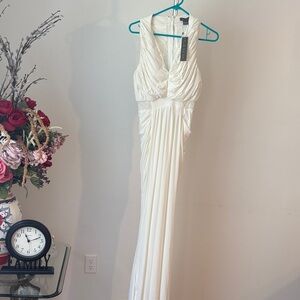 Gracia Elegant White Maxi Dress